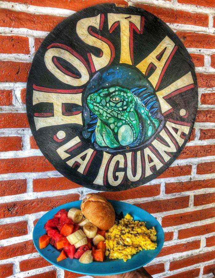Iguana Beach House Hostel Montanita Exterior photo